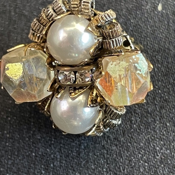 Vintage Pearl and Crystal clip Earrings - Picture 2 of 5